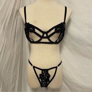 Victoria’s Secret Very Sexy Strappy Floral Lace Balconet Caged Bra Set (34D)